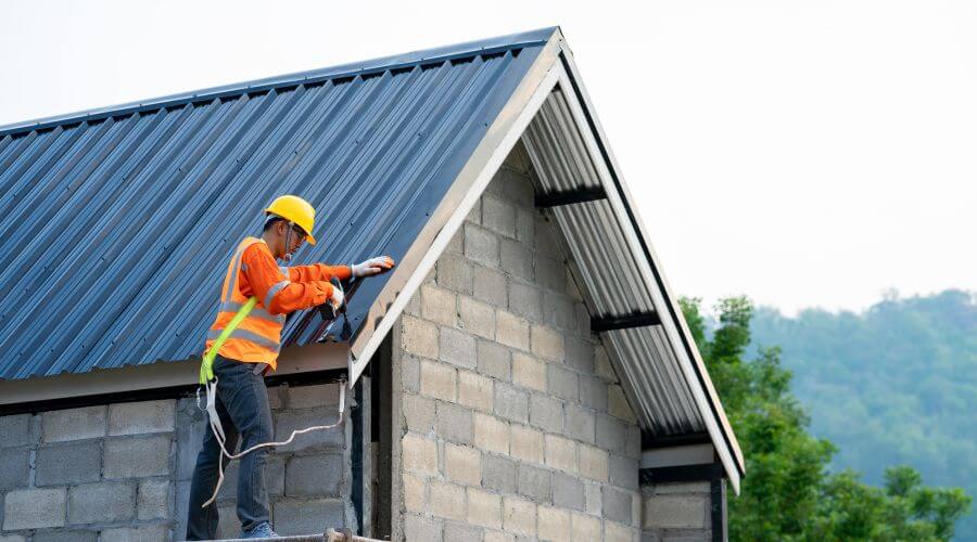 Expert Emergency Roof Repairs services in Fenwick, MI